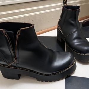 Dr. Martens Chelsea Zip up boots